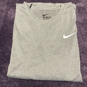 Men’s long sleeve mike tee.